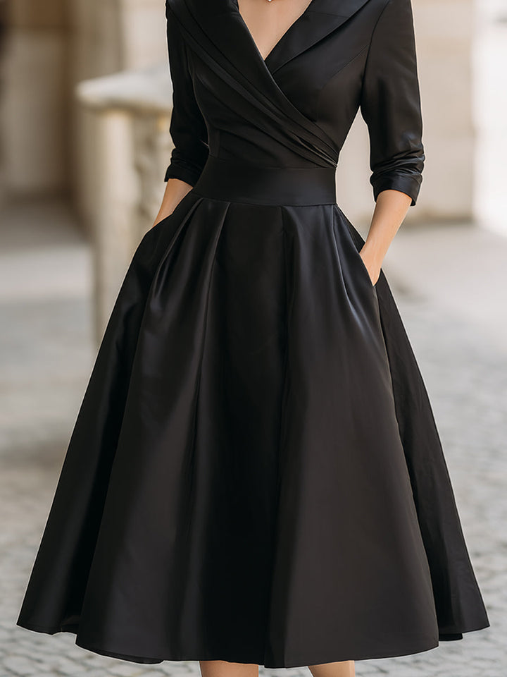 SVEA | Elegantes Midikleid mit Dezentem Glanz