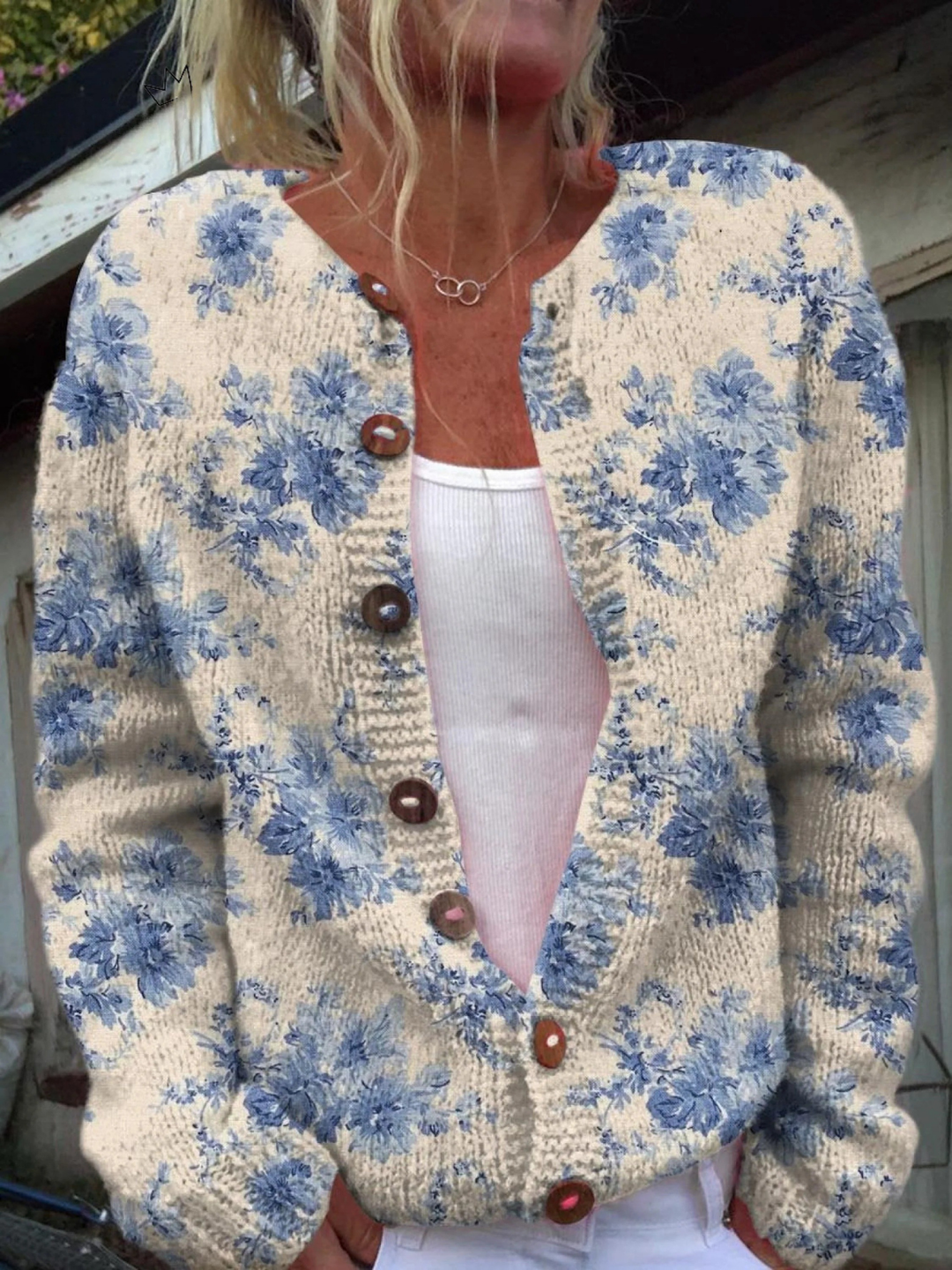 SVEA | Liebliches Floral-Art-Print-Knopfpullover