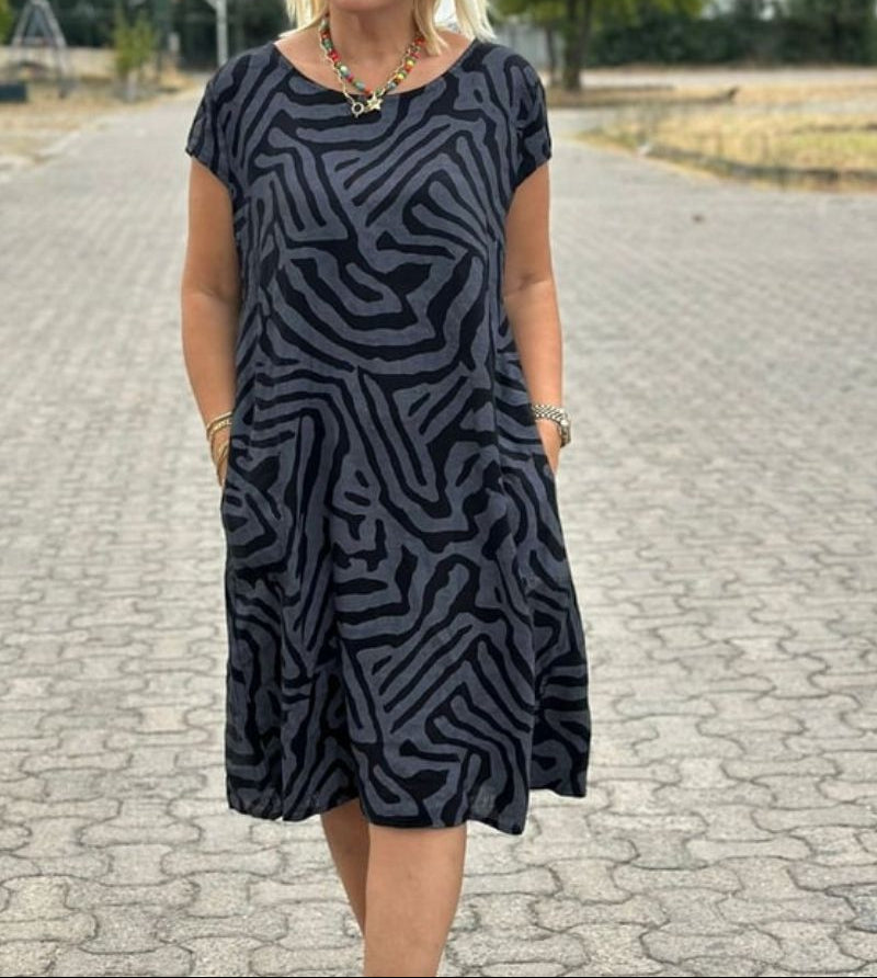 SVEA | Kleid mit Rundhalsausschnitt und wunderschönem, bauchbedeckendem Print
