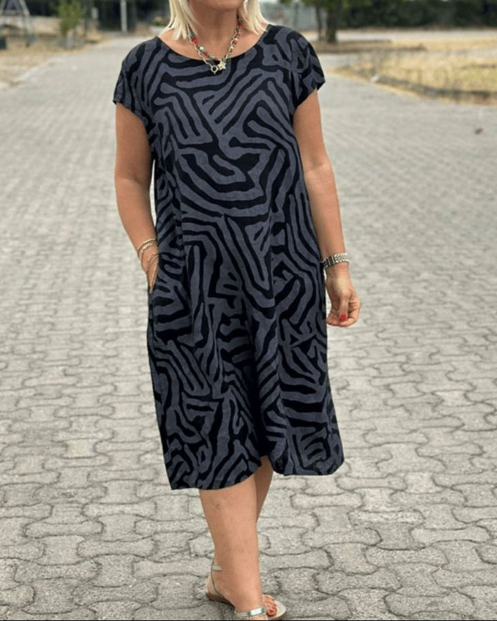 SVEA | Kleid mit Rundhalsausschnitt und wunderschönem, bauchbedeckendem Print