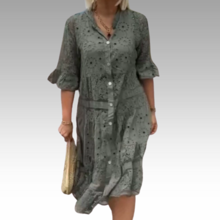 SVEA | Locker sitzendes Kleid mit Stickerei und Knopfleiste