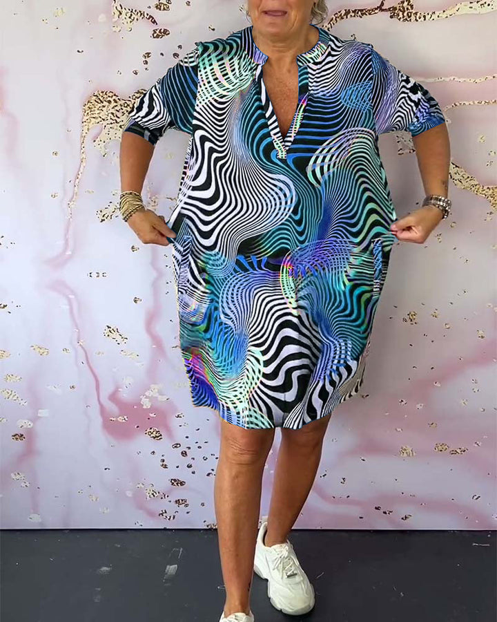 SVEA | Farbenfrohes Kleid mit V-Ausschnitt