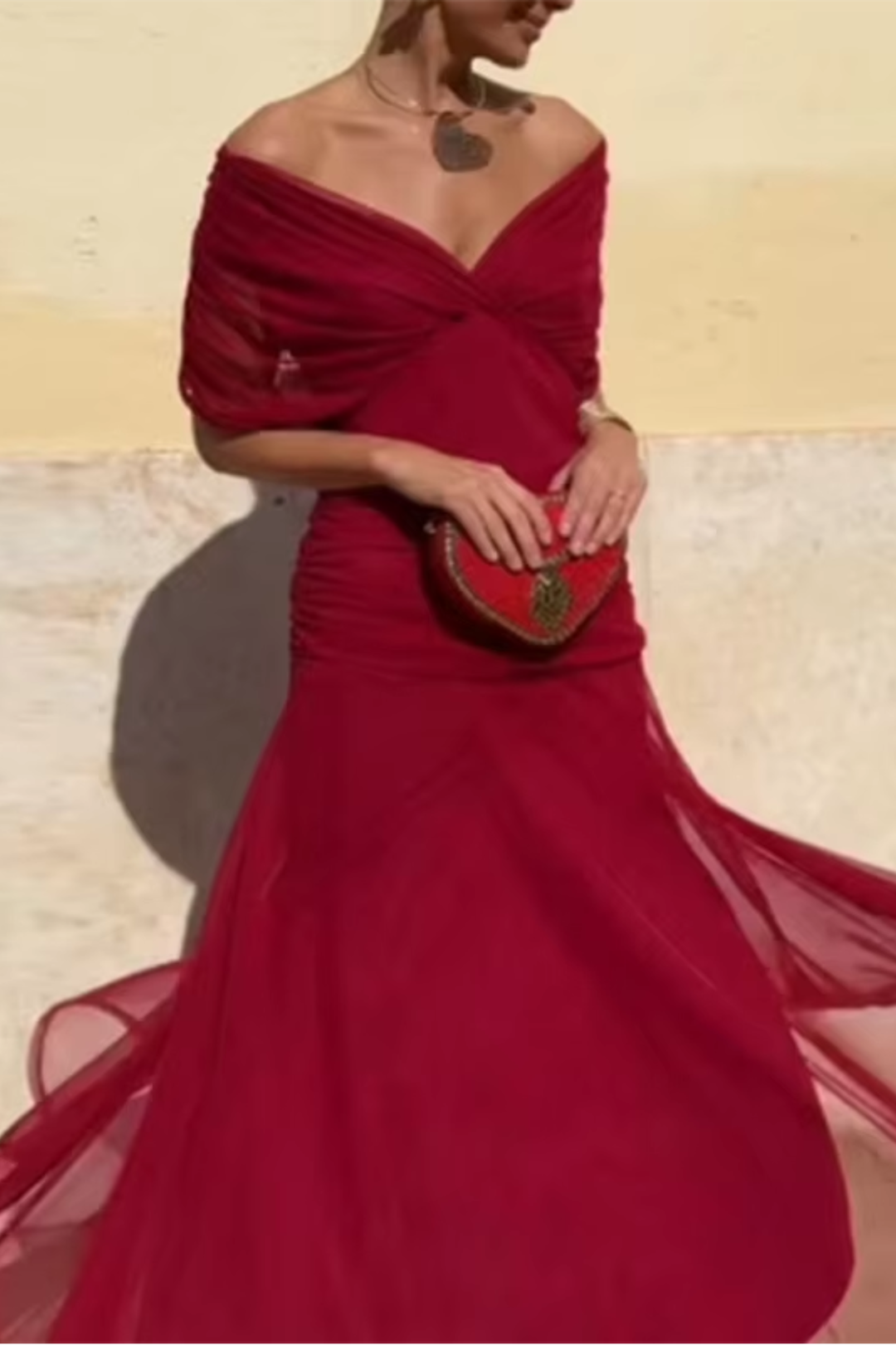 SVEA | Elegantes Maxikleid für festliche Anlässe mit V-Ausschnitt
