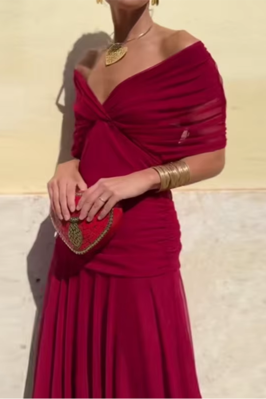 SVEA | Elegantes Maxikleid für festliche Anlässe mit V-Ausschnitt
