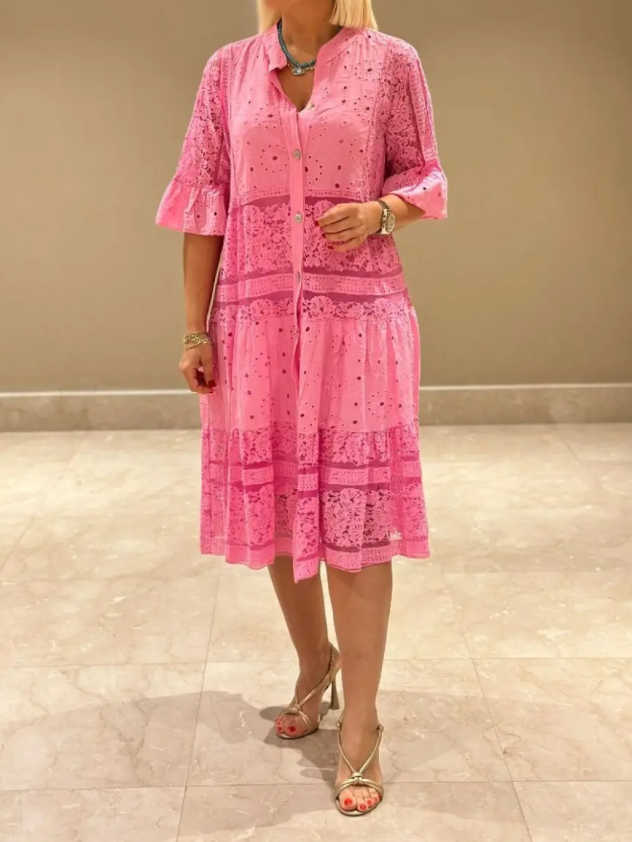 SVEA | Locker sitzendes Kleid mit Stickerei und Knopfleiste