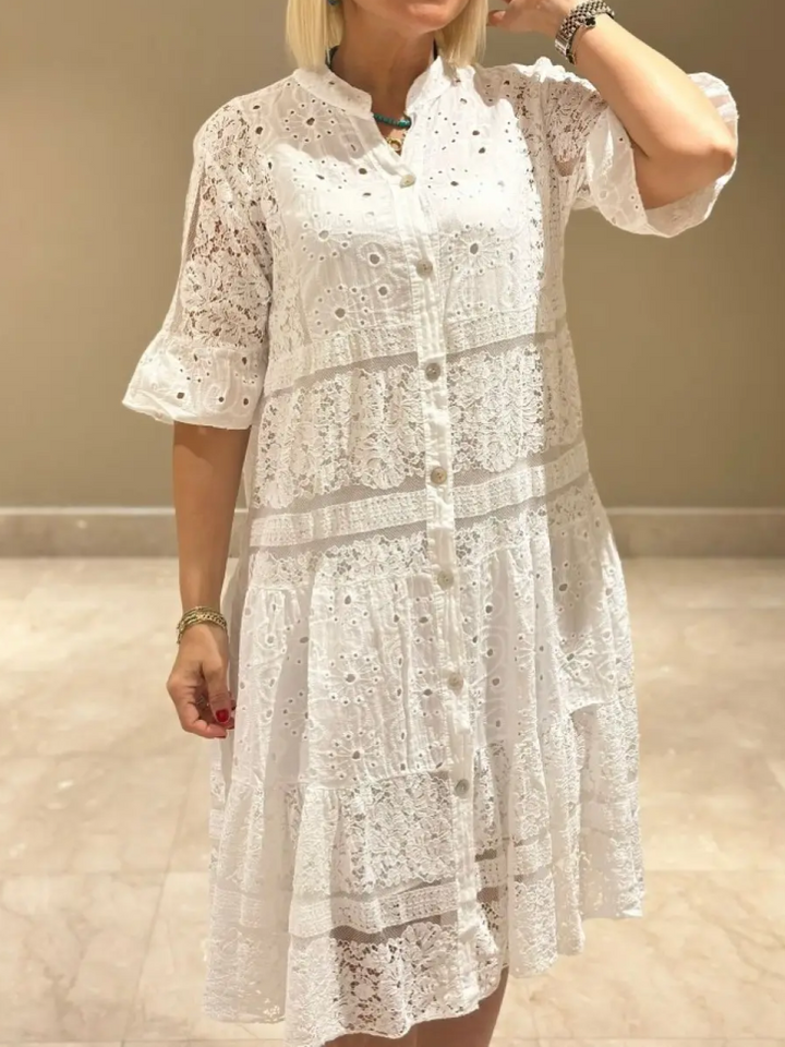 SVEA | Locker sitzendes Kleid mit Stickerei und Knopfleiste