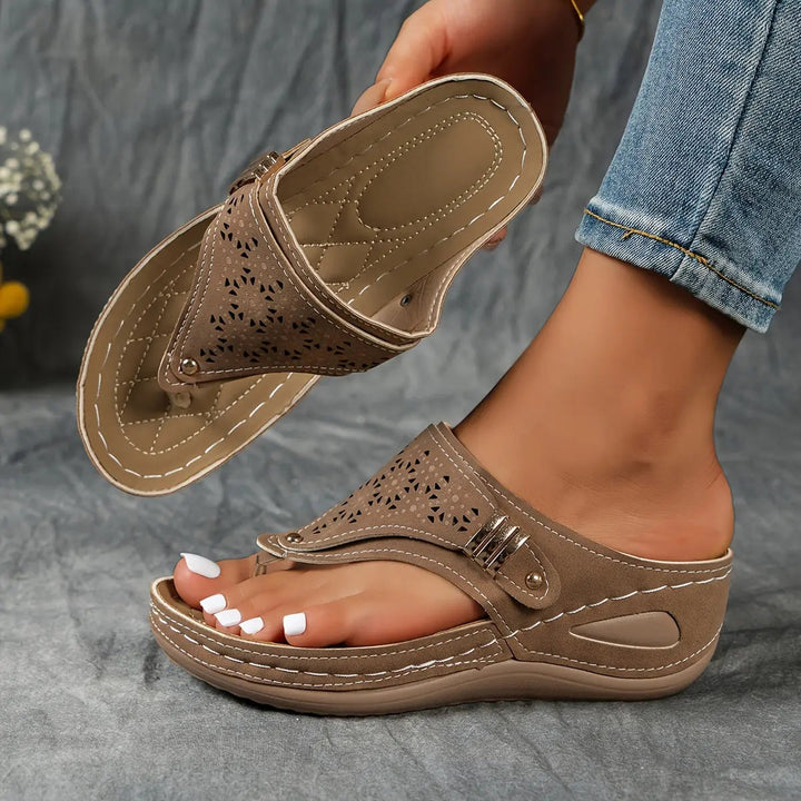 Élodie - Ladies' Toe Post Sandals