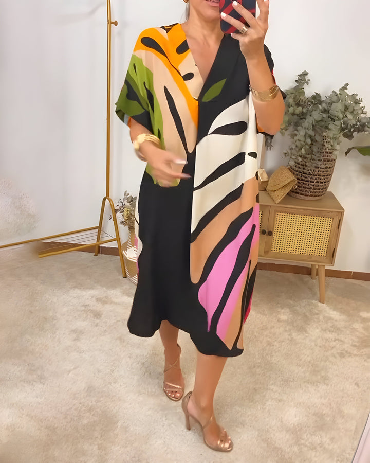 SVEA | Lockeres Kleid mit farbenfrohem Blattmuster