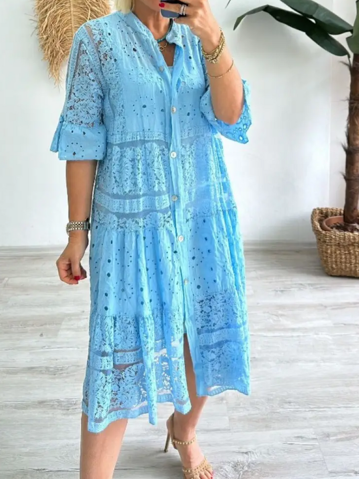 SVEA | Locker sitzendes Kleid mit Stickerei und Knopfleiste