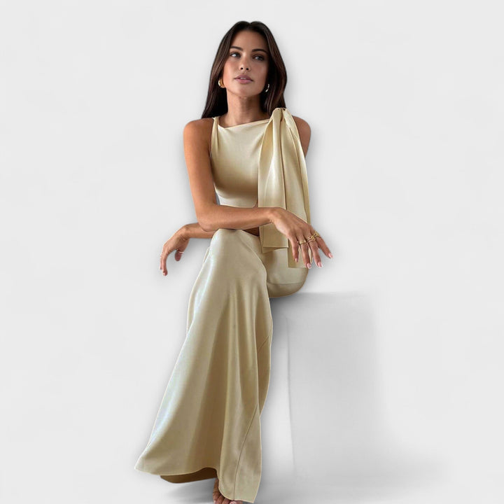 Cloe - Maxi dress with a knot