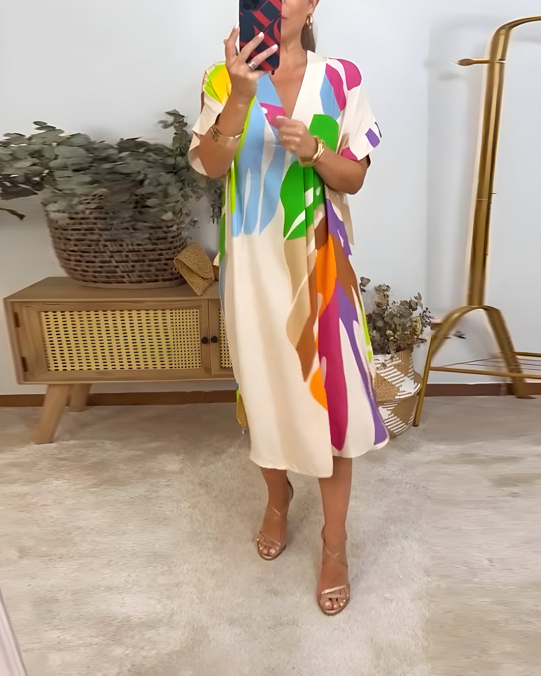 SVEA | Lockeres Kleid mit farbenfrohem Blattmuster
