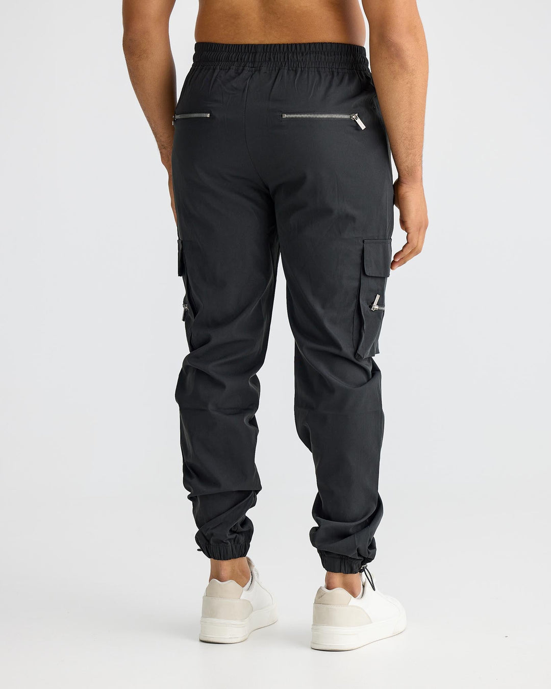 SVEA | Schwarze Cargo-Hose (1 kaufen, 1 GRATIS dazu)