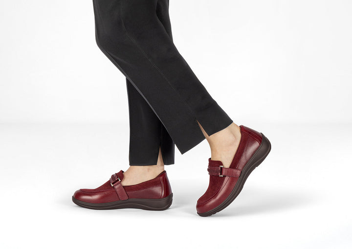Chelsea – Passionate Depth in Dark Cherry