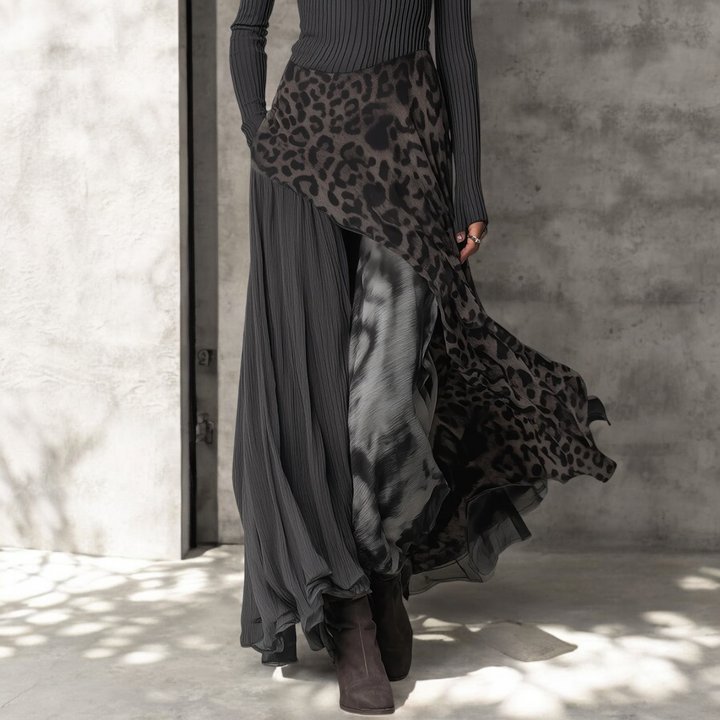 SVEA | Langes Kleid mit Leopardenmuster-Akzenten