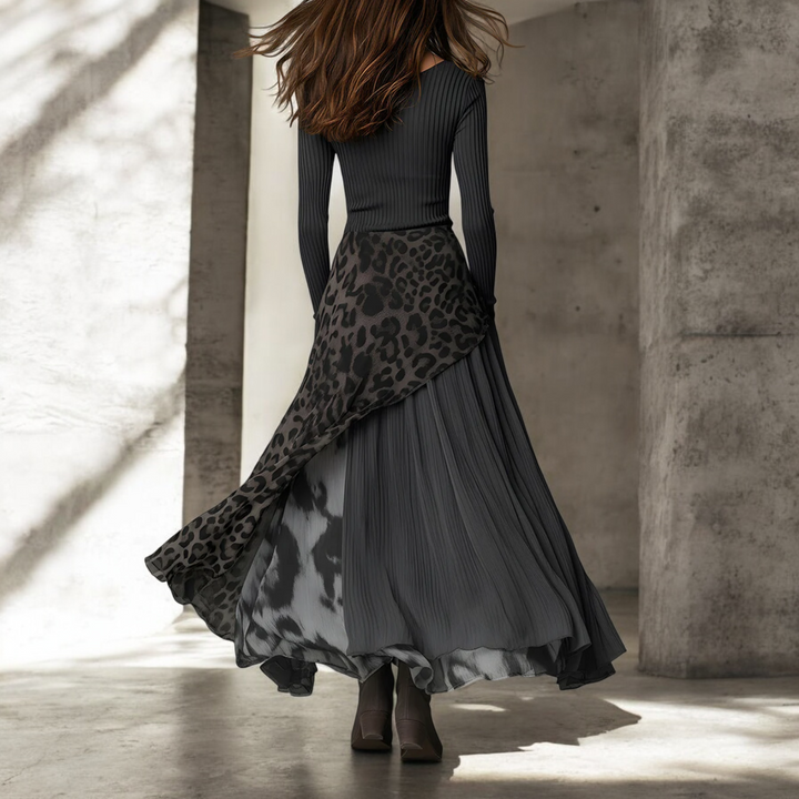 SVEA | Langes Kleid mit Leopardenmuster-Akzenten