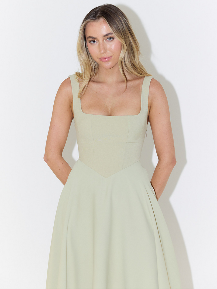 SVEA | Elegantes Midikleid mit eckigem Ausschnitt
