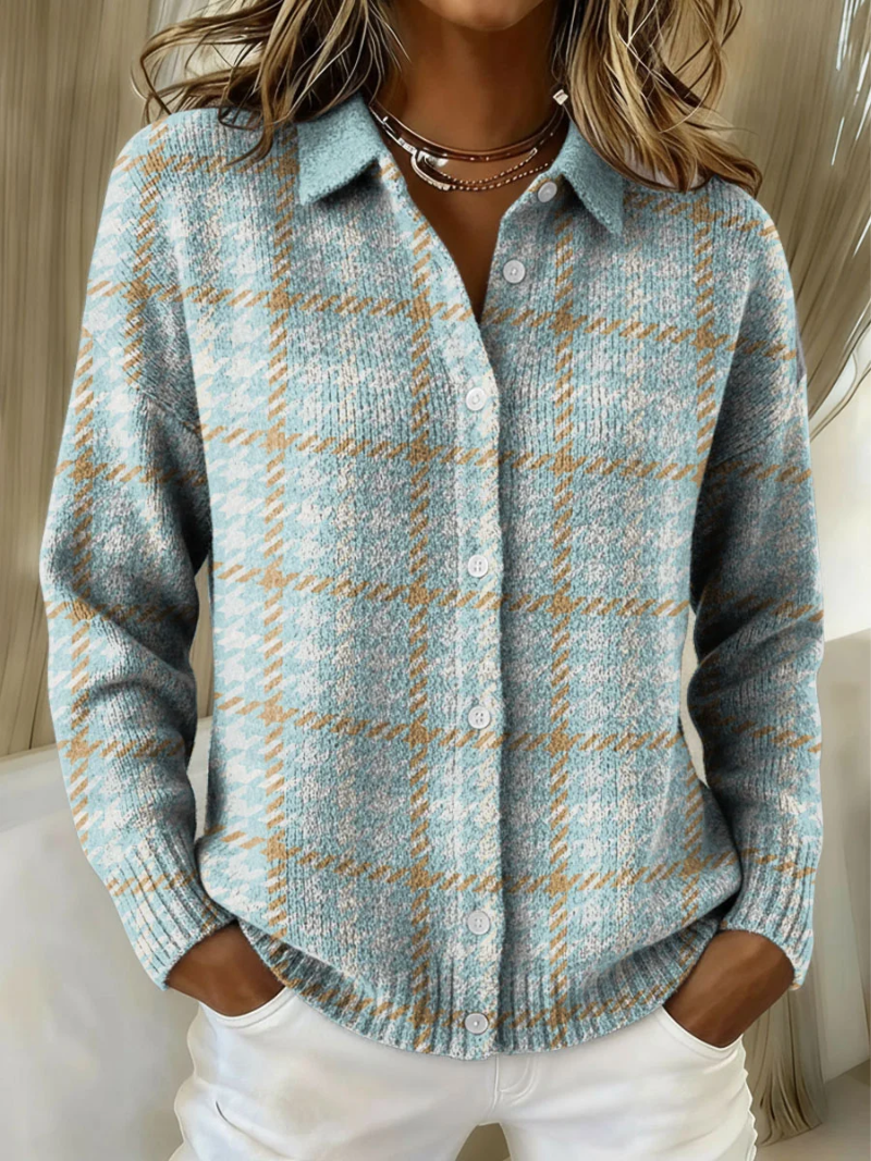 Clara | Himmelblaue karierte Strickjacke mit Knöpfen