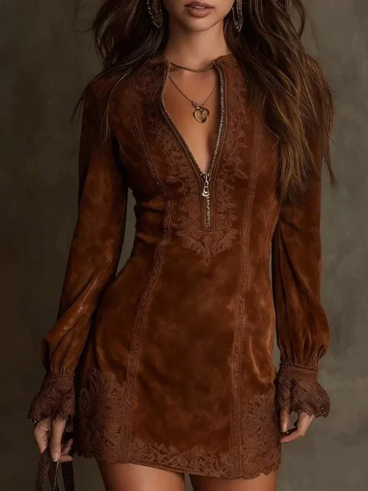 SVEA | Kurzes Kleid aus Wildleder mit Spitze – Feminin & Saffiniert