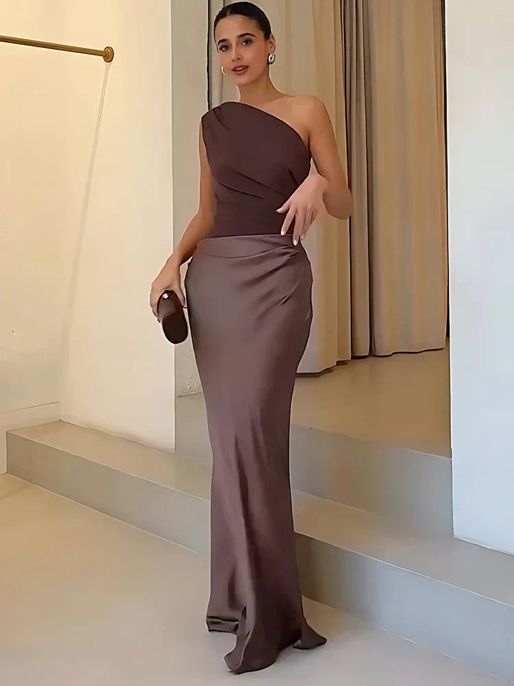 SVEA | Ein Schulter Satin Maxikleid