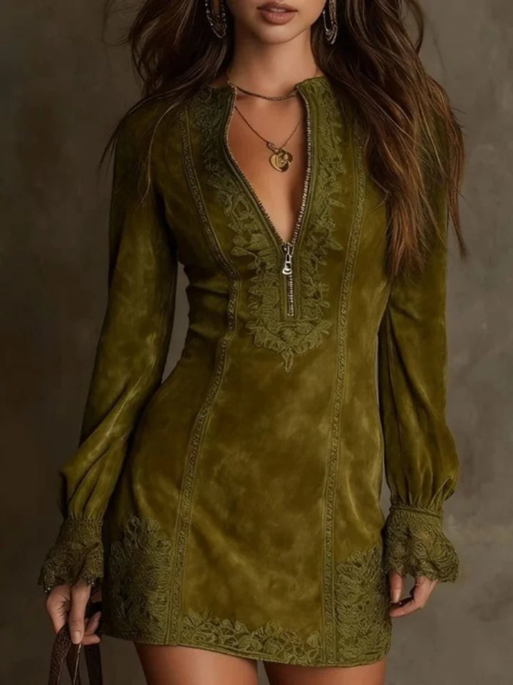 SVEA | Kurzes Kleid aus Wildleder mit Spitze – Feminin & Saffiniert