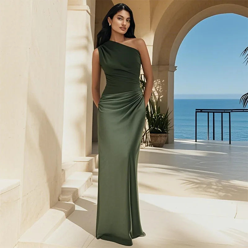 SVEA | Ein Schulter Satin Maxikleid