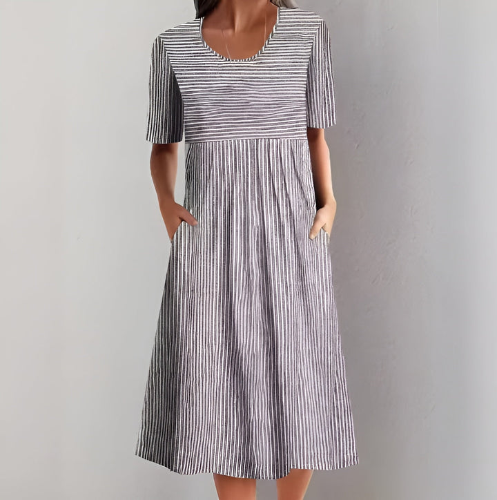 SVEA | Elegantes Gestreiftes Midikleid mit Meeresinspirierter Note