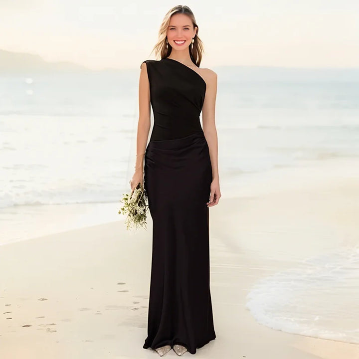 SVEA | Ein Schulter Satin Maxikleid
