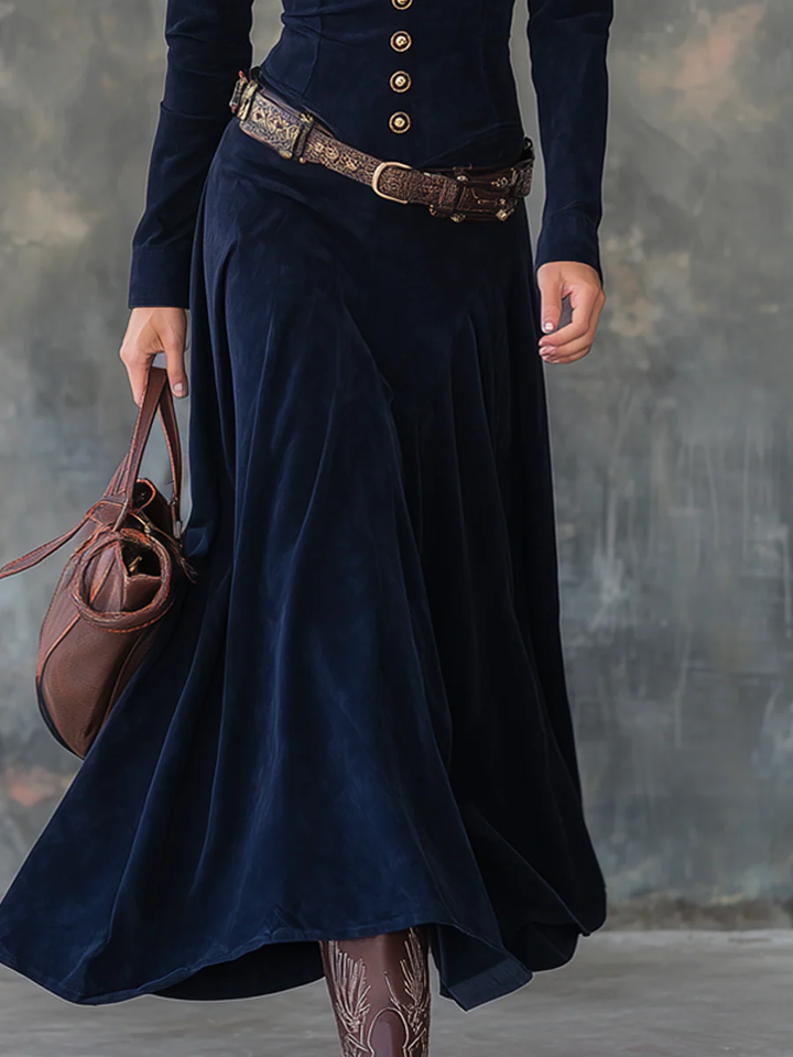 SVEA | Elegantes Maxikleid mit luxuriöser Wildlederoptik, inklusive Gürtel