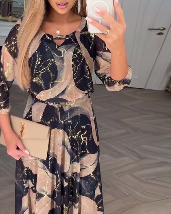 SVEA | Elegantes Kleid mit Print & Dreiviertelärmeln