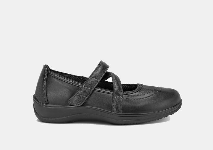 Celina – Light Grace in Classic Black