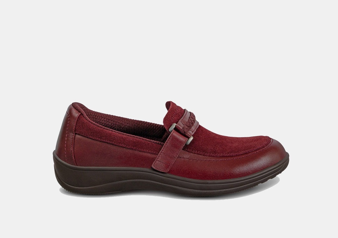 Chelsea – Passionate Depth in Dark Cherry