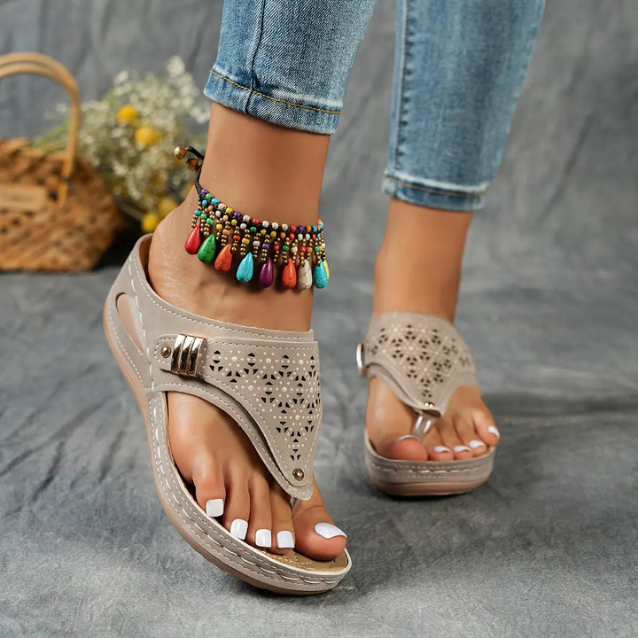 Élodie - Ladies' Toe Post Sandals