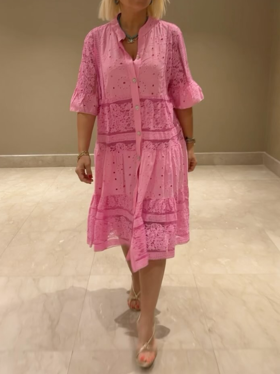 SVEA | Locker sitzendes Kleid mit Stickerei und Knopfleiste