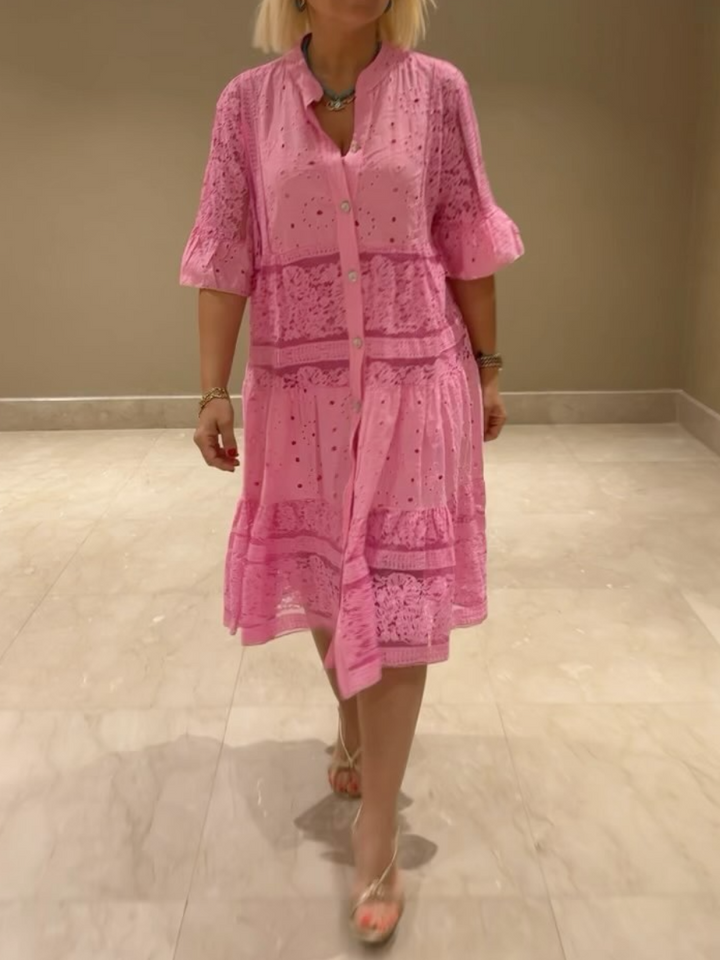 SVEA | Locker sitzendes Kleid mit Stickerei und Knopfleiste
