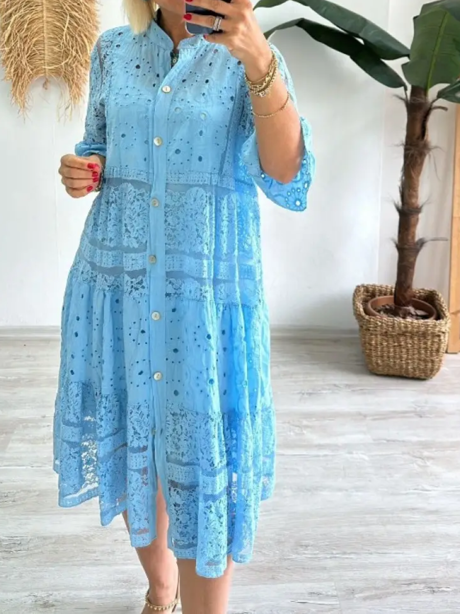 SVEA | Locker sitzendes Kleid mit Stickerei und Knopfleiste