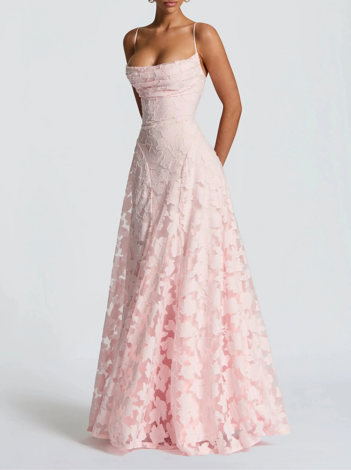 SVEA | Fließende Eleganz im zeitlosen Maxi-Stil