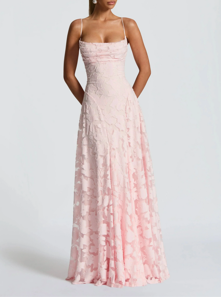 SVEA | Fließende Eleganz im zeitlosen Maxi-Stil