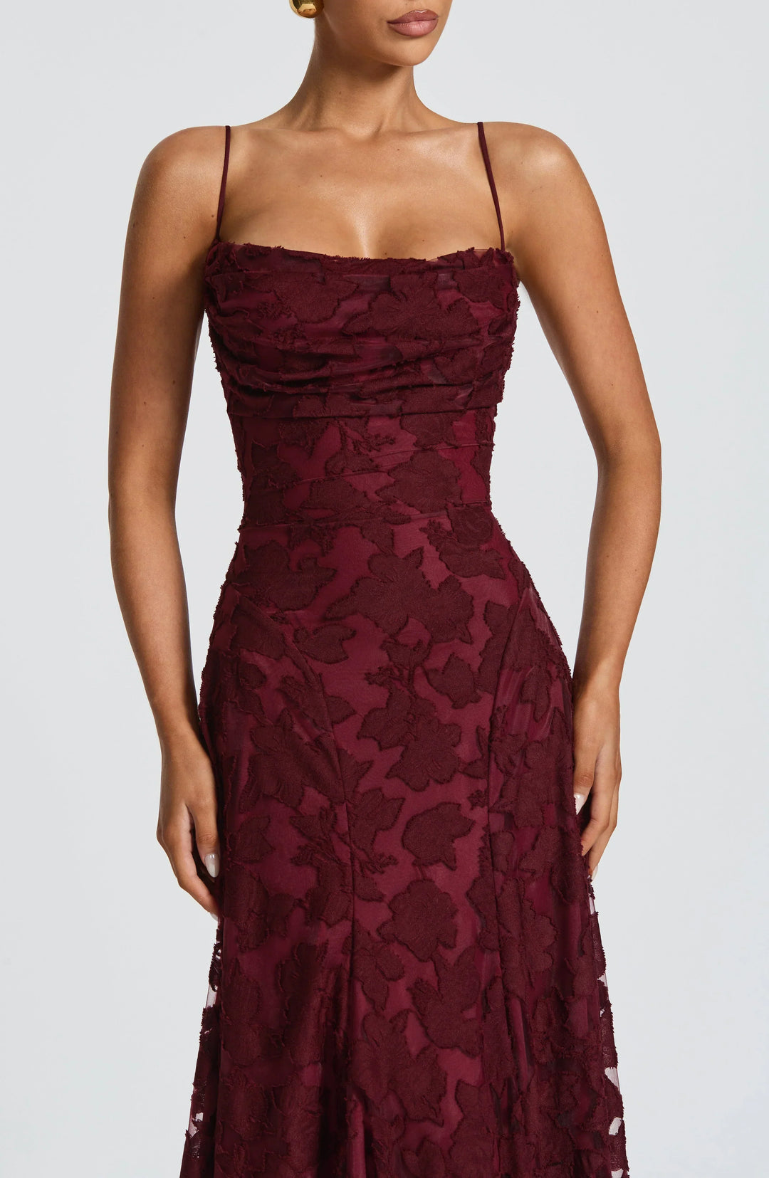SVEA | Fließende Eleganz im zeitlosen Maxi-Stil