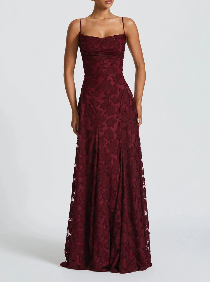 SVEA | Fließende Eleganz im zeitlosen Maxi-Stil