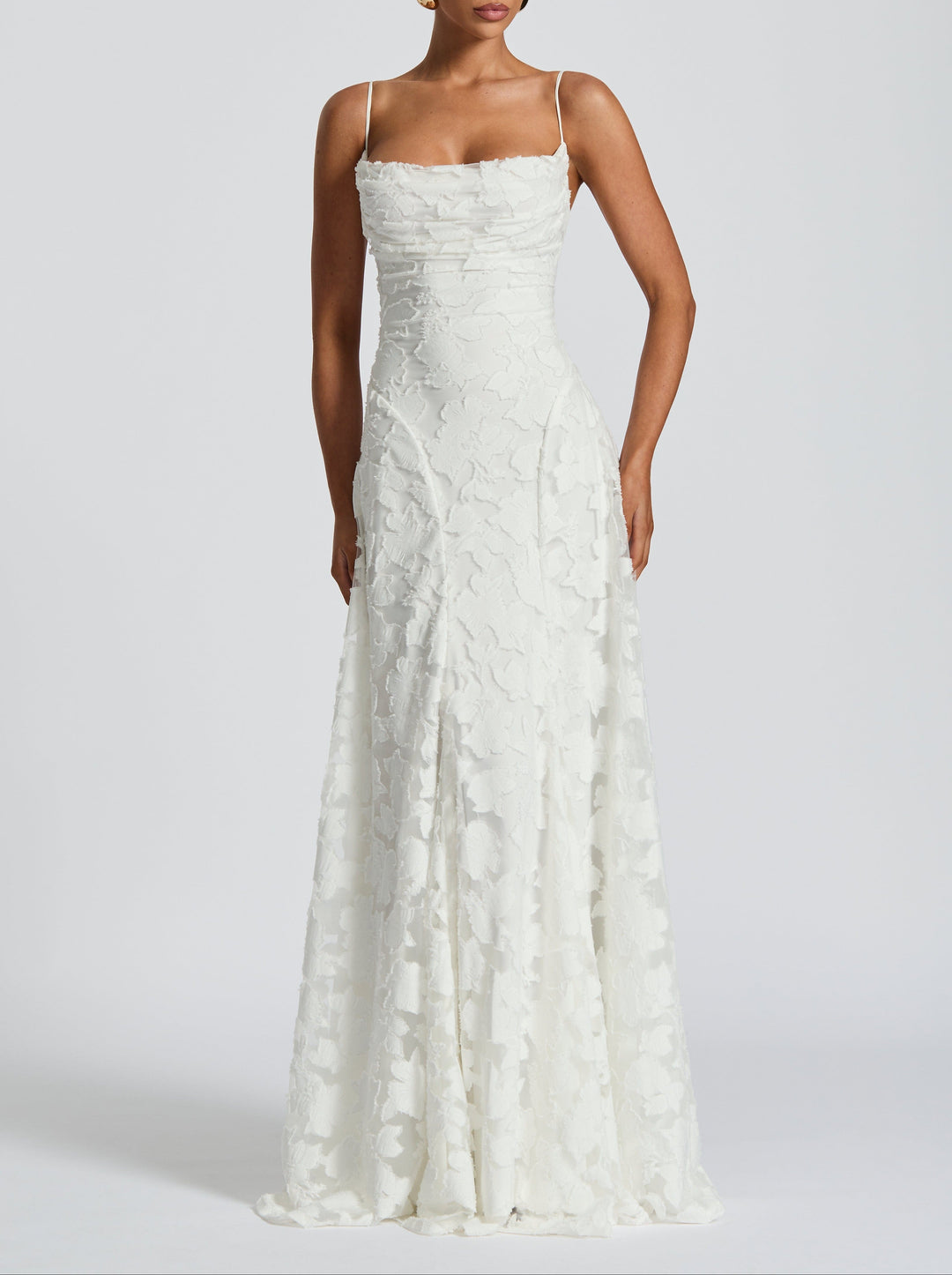 SVEA | Fließende Eleganz im zeitlosen Maxi-Stil
