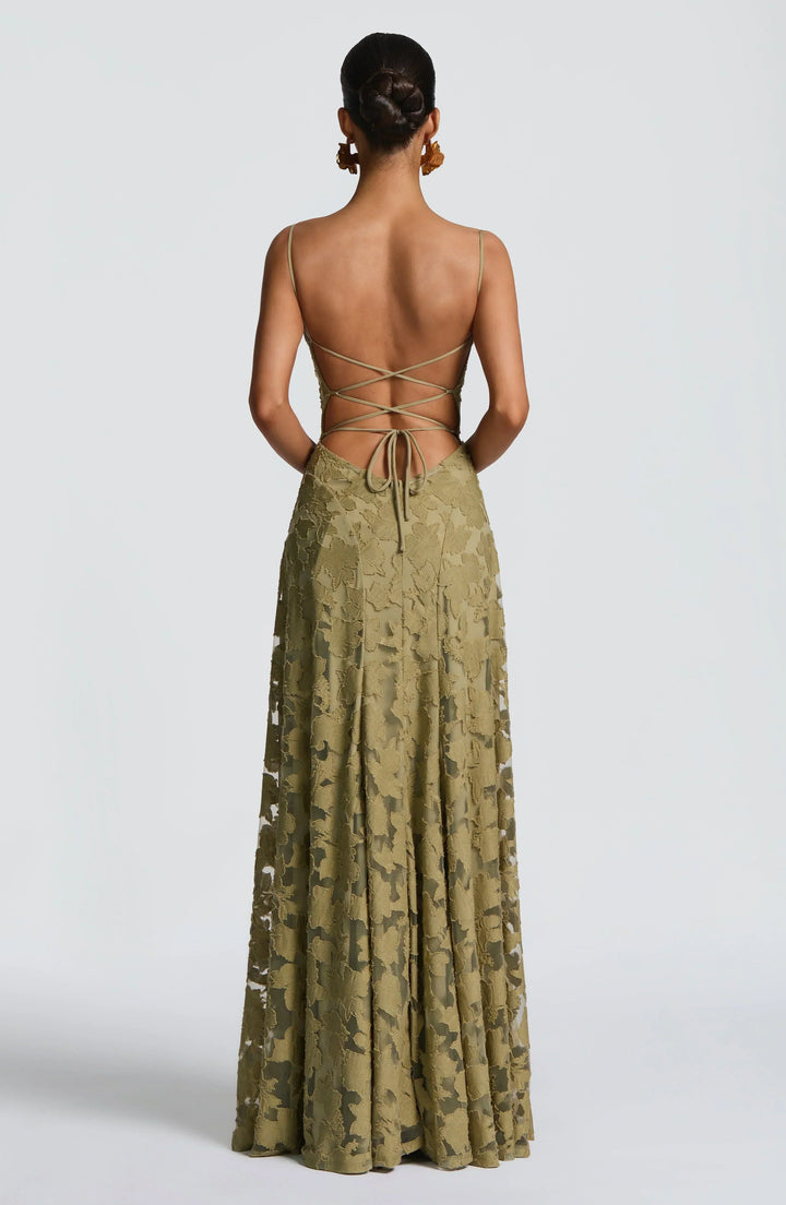 SVEA | Fließende Eleganz im zeitlosen Maxi-Stil