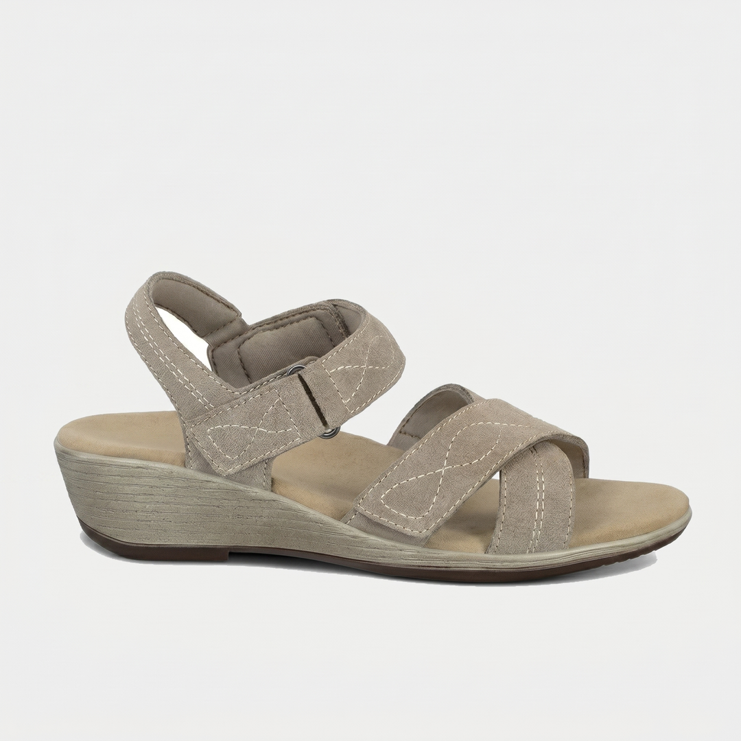 Holly – Warm Elegance in Soft Taupe