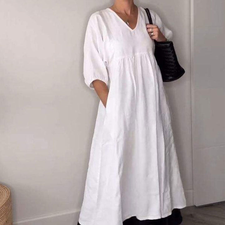 SVEA | Bequemes, schickes Kleid mit V-Ausschnitt