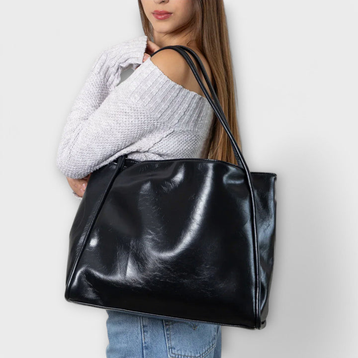 SVEA | Olivia Blair-Tasche