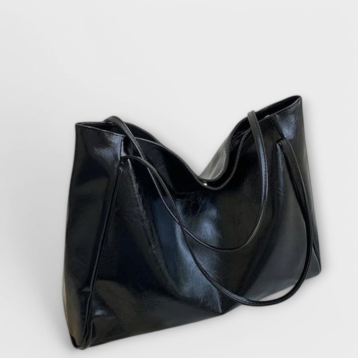 SVEA | Olivia Blair-Tasche