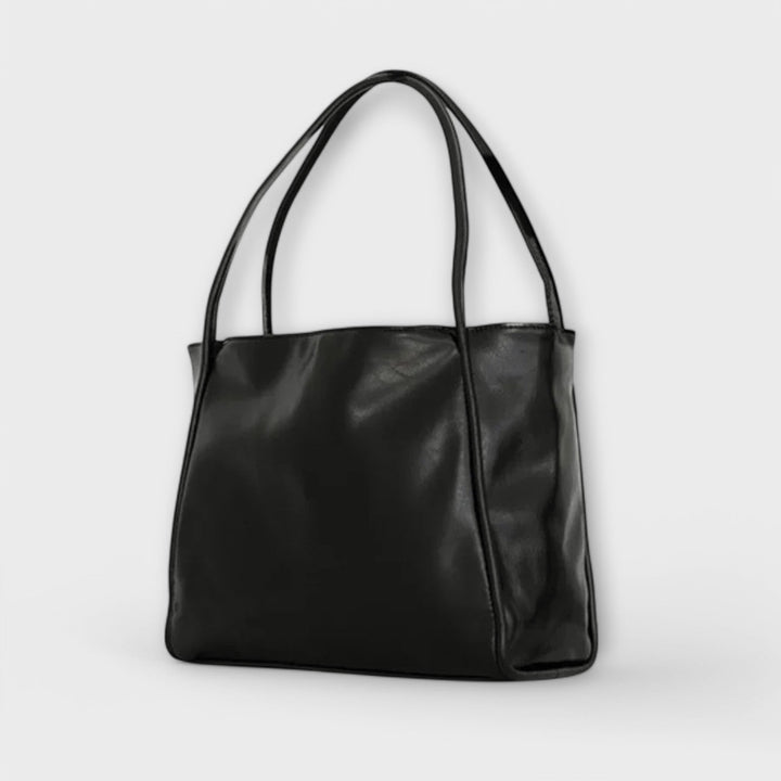 SVEA | Olivia Blair-Tasche